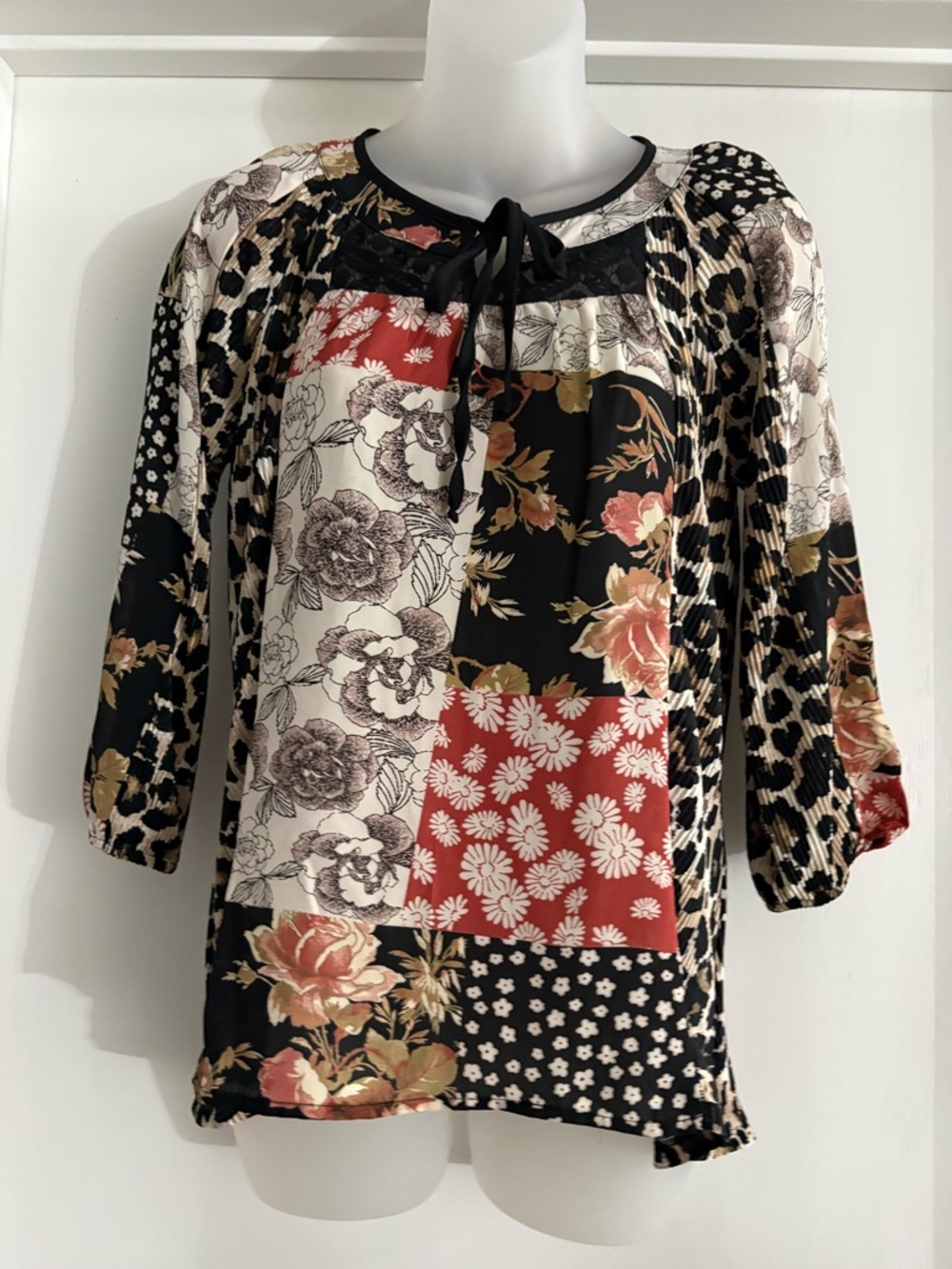 Mixed Patchwork Floral Black Cream Red Tunic blouse with Lace Accents Size PS